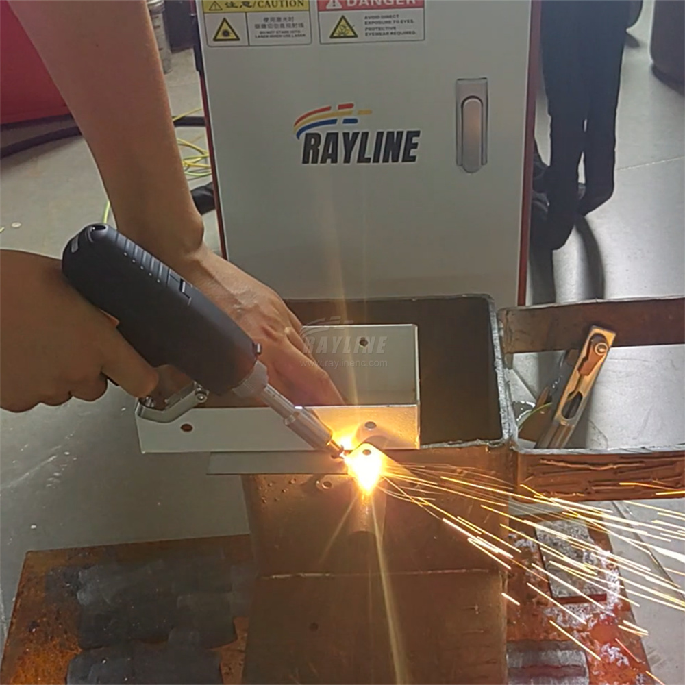 Industrial Laser Solutions - 新型ミニポータブルハンドヘルドレーザー溶接機 3in1 溶接・切断・洗浄 1500W ステンレス鋼レーザー溶接機